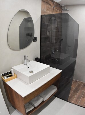 Douche, douche cascade, articles de toilette (gratuits)