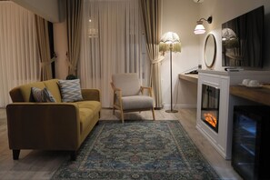 Premium bedding, Select Comfort beds, minibar, desk