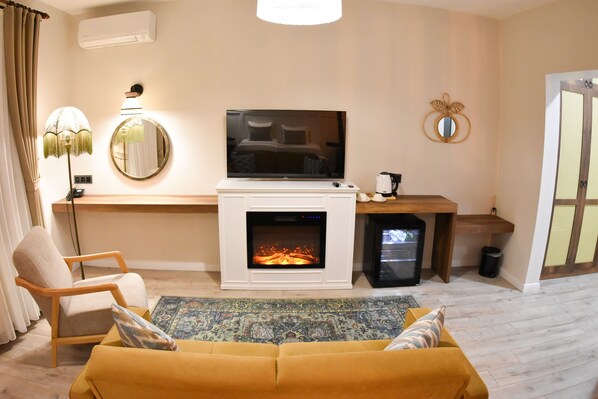 Premium bedding, Select Comfort beds, minibar, desk