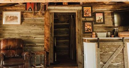 Upscale rustic cabin in Silver Lake, Oregon's outback