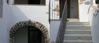 Malerisches Sardisches Haus in der Nähe des Golfs von Orosei
