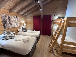 4 chambres, fer et planche à repasser, lit parapluie, Wi-Fi gratuit