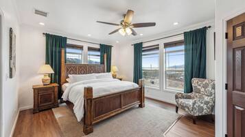 6 camere, una scrivania, ferro/asse da stiro, culla da viaggio