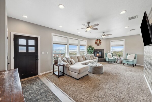 Smart TV, fireplace, offices