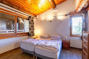 6 Schlafzimmer, Bügeleisen/Bügelbrett, Reisekinderbett, Bettwäsche