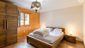 3 slaapkamers, een strijkplank/strijkijzer, reisbedje, gratis wifi