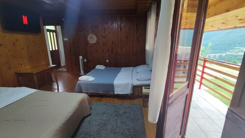 Cozy1-bedroom apartment in enjoyable view of the Tara Bridge with WiFi,fireplace