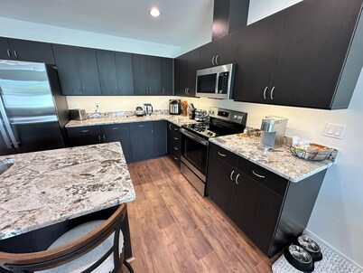 Luxury 3BR Townhome - Walk anywhere in Joseph! (E)