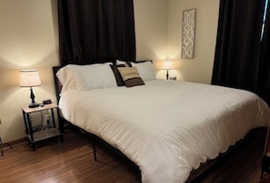 3 slaapkamers, een strijkplank/strijkijzer, wifi, beddengoed