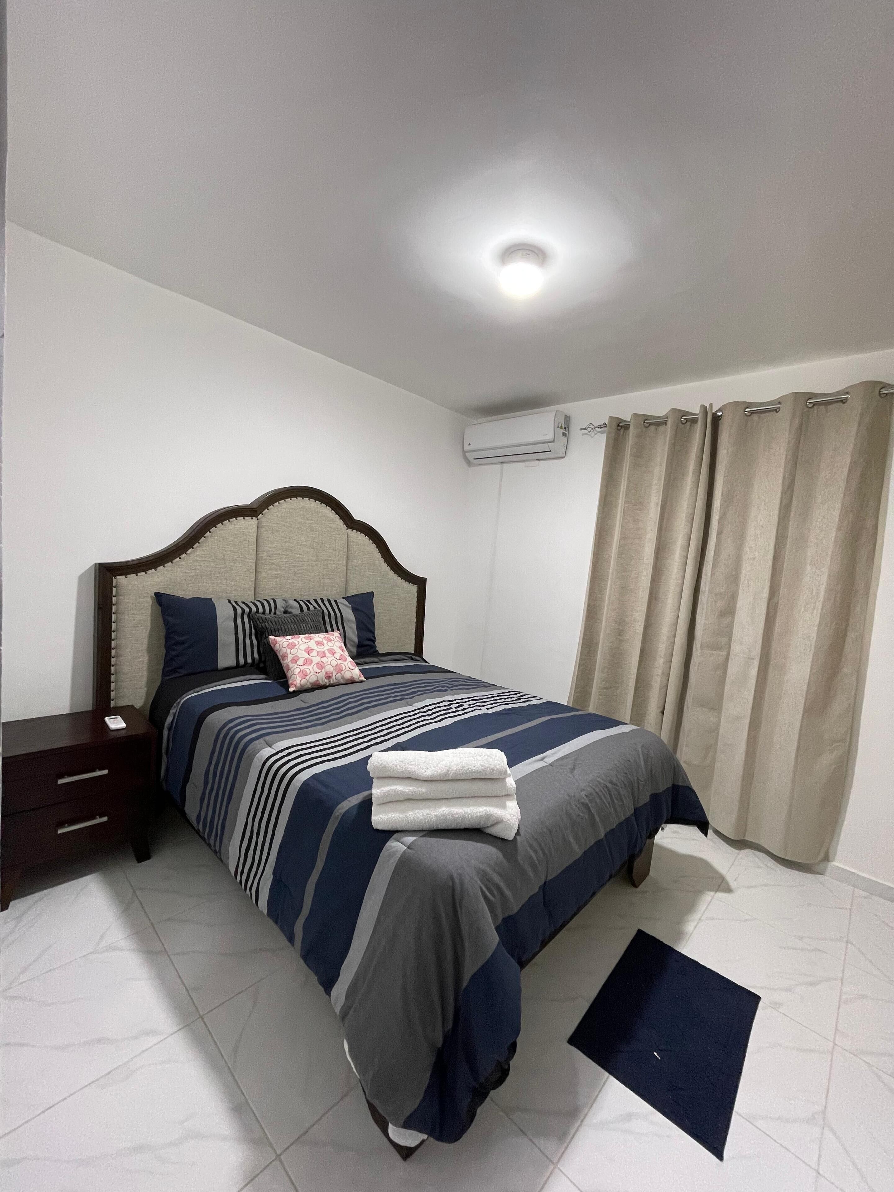 4 dormitorios, tabla de planchar con plancha, wifi gratis y ropa de cama