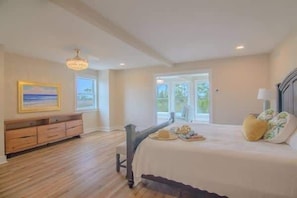 5 bedrooms, desk, iron/ironing board, WiFi