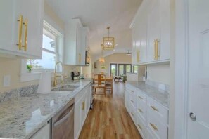 Fridge, microwave, oven, stovetop - Canal- Bay Front family home 5-bedroom Sleeps 18 POOL  Boat Dock (St. George Island)