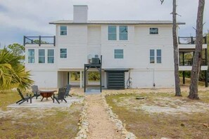 Exterior - Canal- Bay Front family home 5-bedroom Sleeps 18 POOL  Boat Dock (St. George Island)