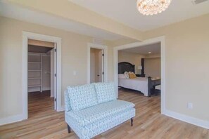 Interior - Canal- Bay Front family home 5-bedroom Sleeps 18 POOL  Boat Dock (St. George Island)