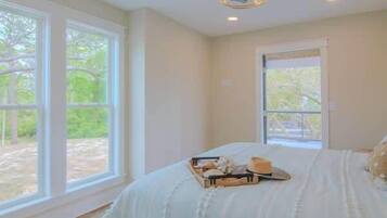 5 habitaciones, escritorio, tabla de planchar con plancha y wifi