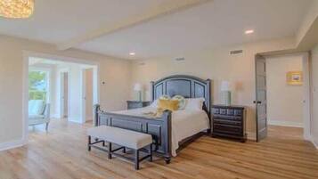 5 bedrooms, desk, iron/ironing board, WiFi