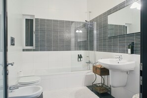 Hair dryer, towels - The 501 by Shmoo, Sliema (Sliema)