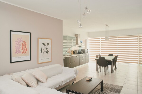 TV - The 501 by Shmoo, Sliema (Sliema)