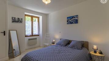 2 soverom, strykejern/-brett, reiseseng for barn og wi-fi (inkludert)