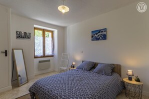 2 chambres, fer et planche à repasser, lit parapluie, Wi-Fi gratuit