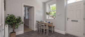 Contractors/Business/Families/Enjoy Fast WiFi Smart TV in this Shiny 2 Bed Apt