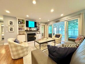 Smart TV, fireplace, DVD player, foosball - ⭐NEW⭐ Stunning Beachfront Living w/ Gameroom & Firepit Near Acadia  (Gouldsboro)