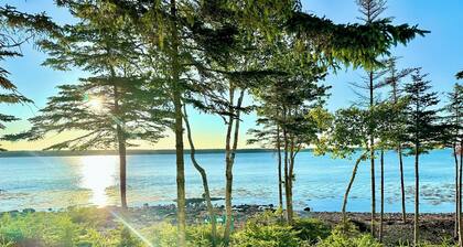 ⭐NEW⭐ Stunning Beachfront Living w/ Gameroom & Firepit Near Acadia
