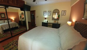 1 slaapkamer, een strijkplank/strijkijzer, wifi, beddengoed