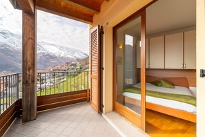 View from property - Willow Apartment with Lakeview (Gravedona)