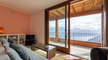 Apartment, Lake View | Living room | 35-inch TV with digital channels