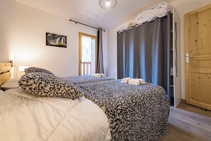 2 bedrooms, WiFi, bed sheets - Chaleur Alpine | XXL Terrace & Mountain View (Saint-Jean-de-Maurienne)
