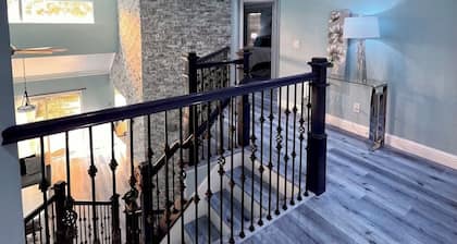 Luxurious 4-bedroom “Casa del Rio” house next to the Sacramento River