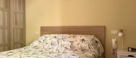 2 bedrooms, bed sheets