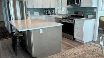 Micro-ondes, four, plaque de cuisson, lave-vaisselle