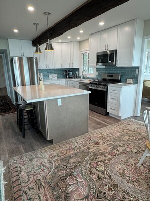 Micro-ondas, fogão, cooktop, lava-louças