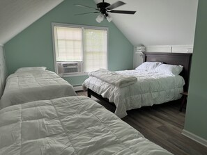 4 bedrooms, WiFi, bed sheets