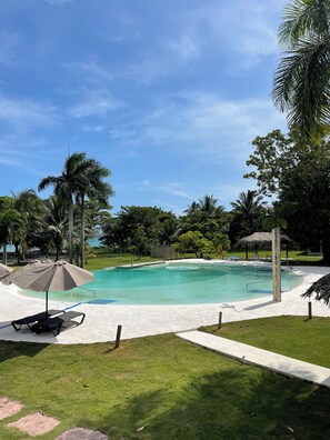 야외 수영장, 무료 카바나