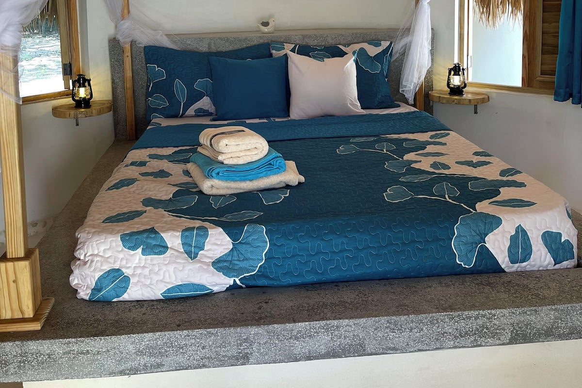 Premium huisje, uitzicht op strand | 2 slaapkamers, een kluis op de kamer, een bureau, een laptopwerkplek