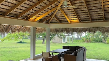 Family Chalet, Beach View | Living area