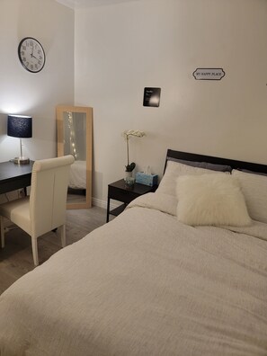 1 bedroom, iron/ironing board, WiFi, bed sheets - Private Room in a Cozy House (Rowland Heights)