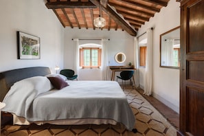 6 chambres, coffres-forts dans les chambres, fer et planche Ă repasser