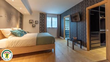 Iron/ironing board, travel cot, free WiFi, bed sheets