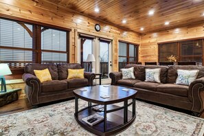 Smart TV, fireplace, table football - Smokies Mountain Cabin|Hot Tub,Game Lounge,Mini Theater,Ridge Views (Gatlinburg)