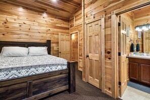 4 bedrooms, iron/ironing board, travel crib, free WiFi - Mountain Cabin | Theater, Games, Hot Tub + Views, Downtown Access (Gatlinburg)