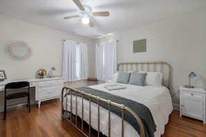 3 bedrooms, iron/ironing board, WiFi, bed sheets