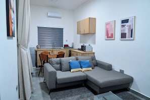 Smart TV - Elegant 1- Bed Urban Retreat (Greater Accra Region)