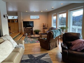 Smart TV, fireplace, offices