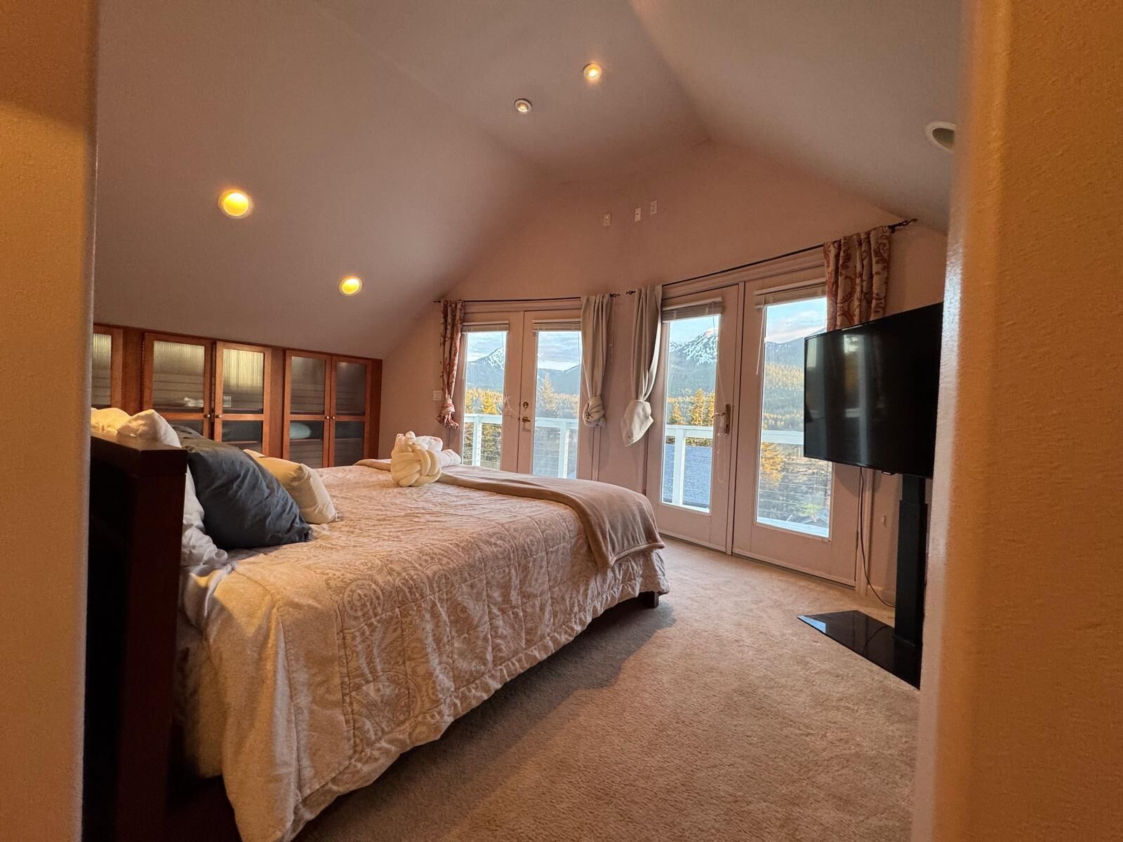 3 chambres, bureau, Wi-Fi gratuit, draps fournis