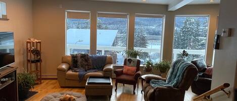 Smart TV, fireplace, offices