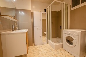 Douche, serviettes fournies